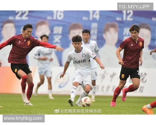 大连超越迎战北京人和争夺中甲联赛关键三分的激烈对决